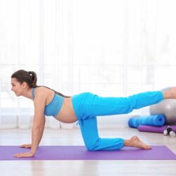 Woman doing ab exercises while pregnant | Tennessee Reproductive Medicine | Chattanooga, TN
